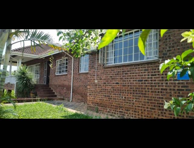 4 BEDROOM HOUSE FOR SALE IN WOODLANDS